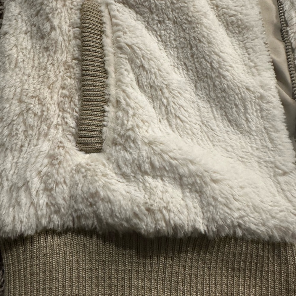 ✨Patagonia Fleece Hooded Vest | Woman’s Full-Zip Sherpa Teddy Vest ✨ - Picture 7 of 7